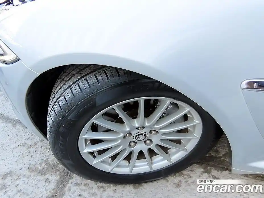 Jaguar XF 2013 2.0 Автомат в Москве № 283488, фото 19