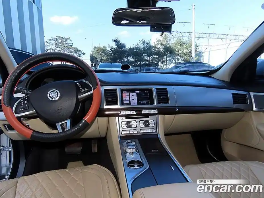 Jaguar XF 2013 2.0 Автомат в Москве № 283488, фото 7