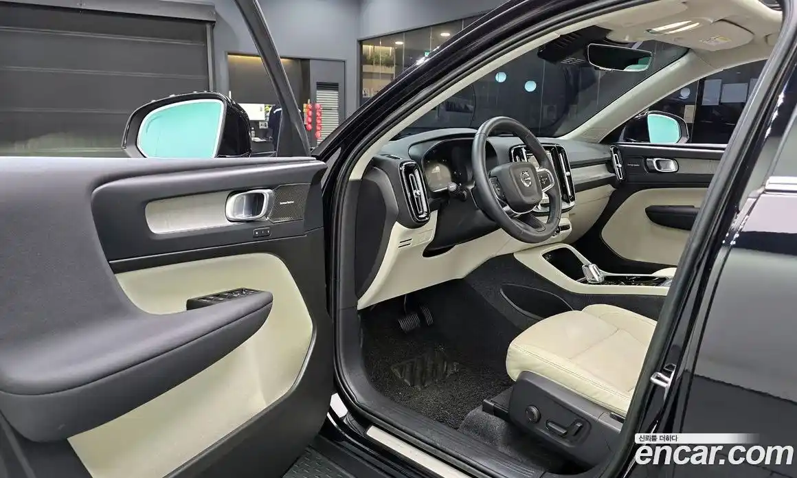 Volvo XC40 2023 2.0 Автомат в Москве № 293719, фото 17