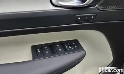 Volvo XC40 2023 2.0 Автомат в Москве № 293719, миниатюра 3