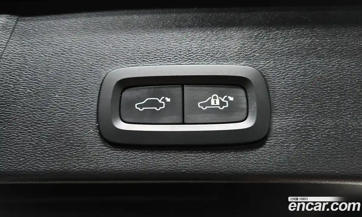 Volvo XC40 2023 2.0 Автомат в Москве № 293719, фото 4