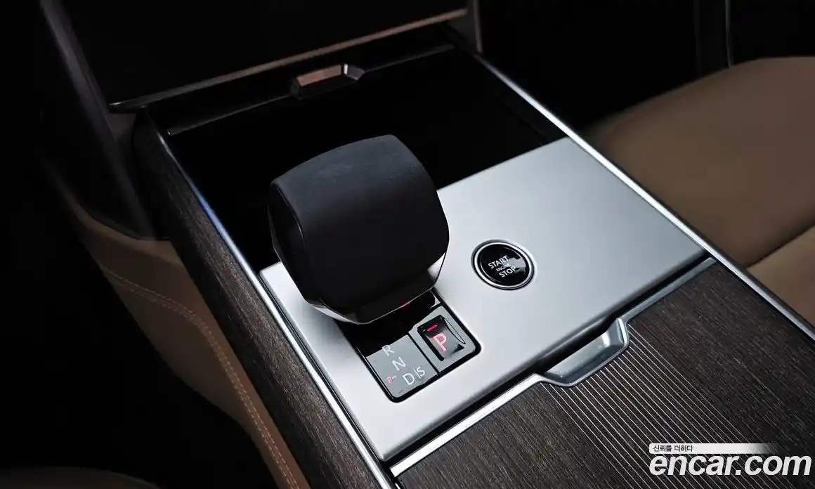 Land Rover Range-Rover 2025 4.4 Автомат в Москве № 298035, фото 11