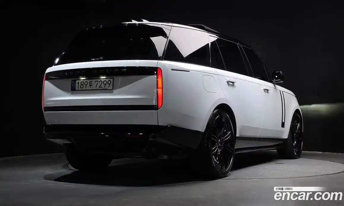 Land Rover Range-Rover 2025 4.4 Автомат в Москве № 298035, фото 10