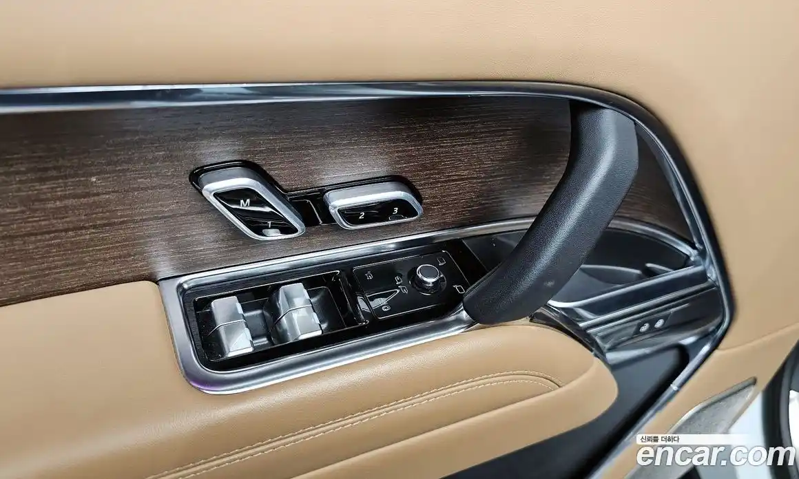 Land Rover Range-Rover 2023 4.4 Автомат в Москве № 298223, фото 17