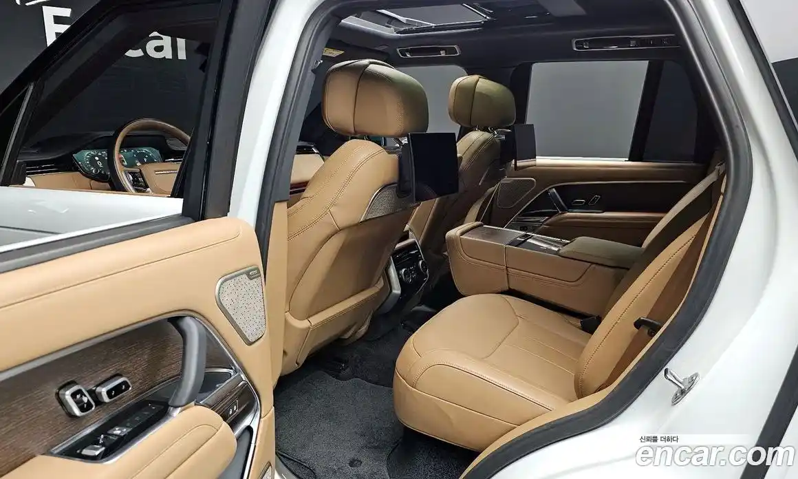 Land Rover Range-Rover 2023 4.4 Автомат в Москве № 298223, фото 3