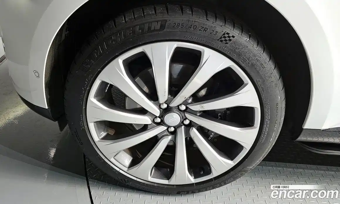 Land Rover Range-Rover 2023 4.4 Автомат в Москве № 298223, фото 8