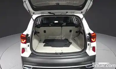 Kia Seltos 2023 1.6 Автомат в Москве № 320922, миниатюра 3