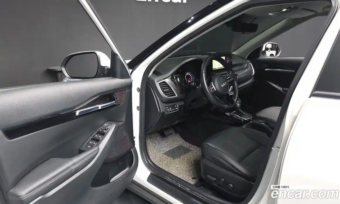 Kia Seltos 2023 1.6 Автомат в Москве № 320922, фото 6