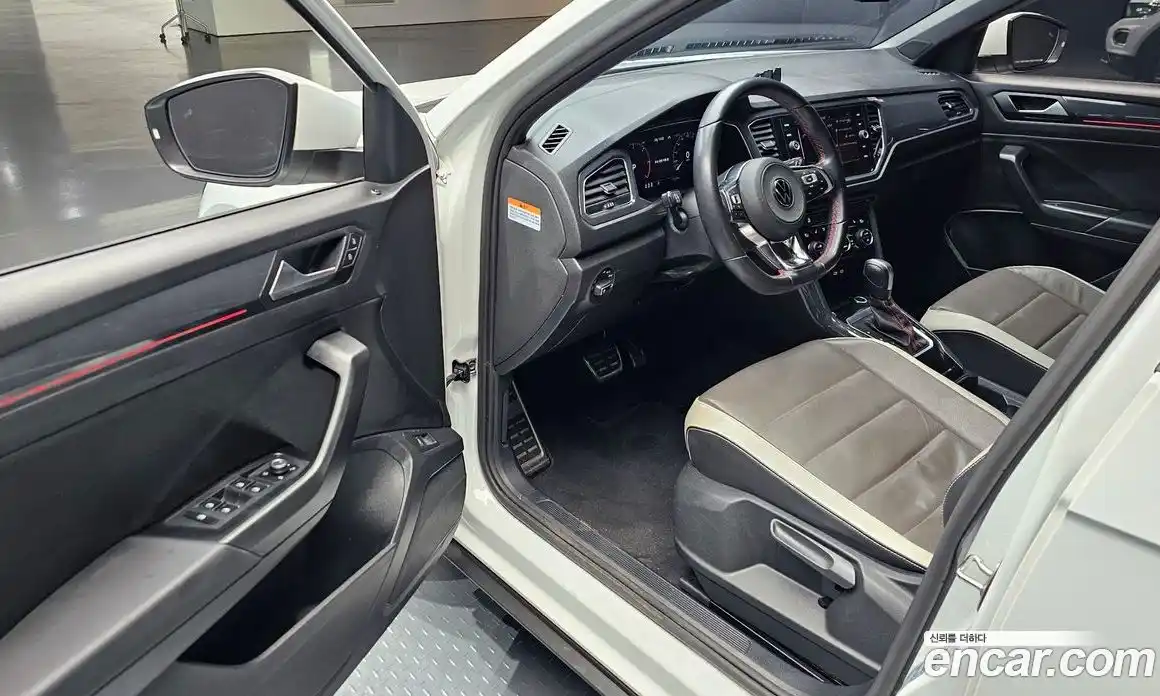 Volkswagen T-Roc 2021 2.0 Автомат в Москве № 383299, фото 11