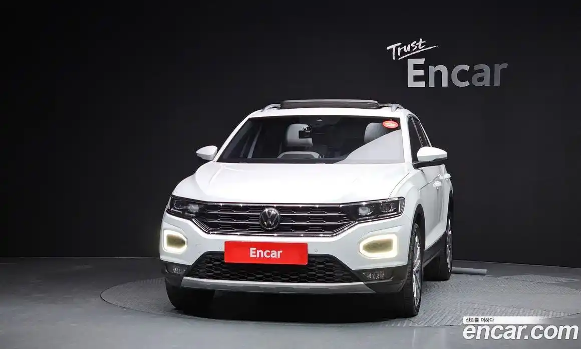 Volkswagen T-Roc 2021 2.0 Автомат в Москве № 383299, фото 3