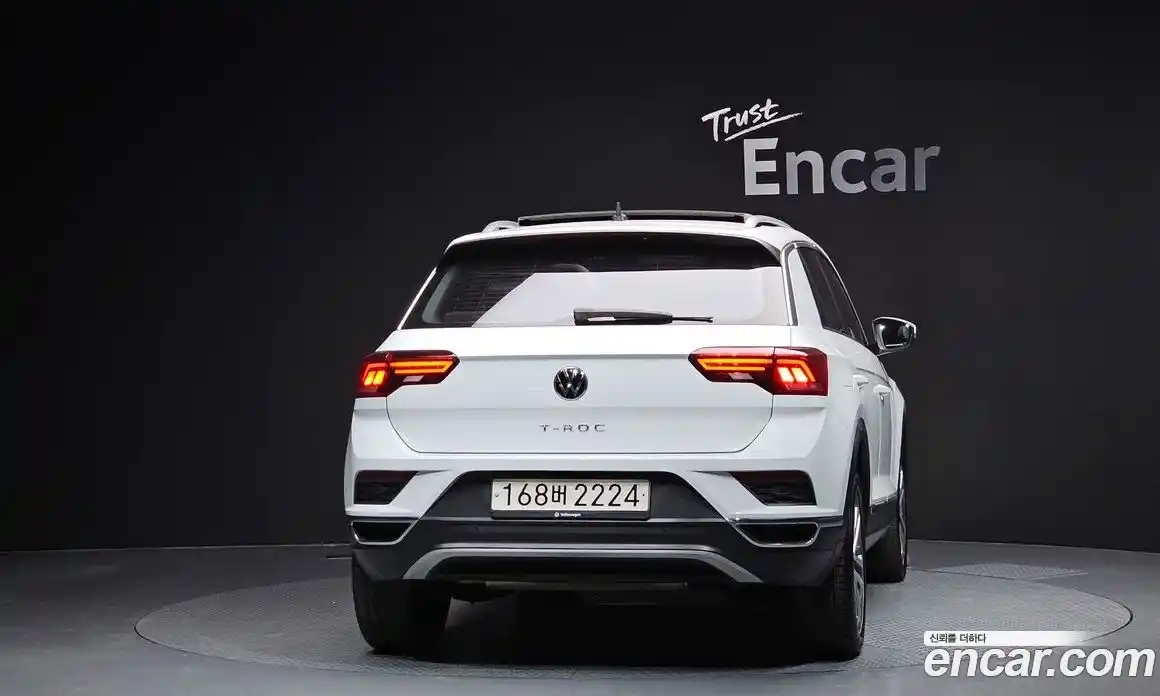 Volkswagen T-Roc 2021 2.0 Автомат в Москве № 383299, фото 4