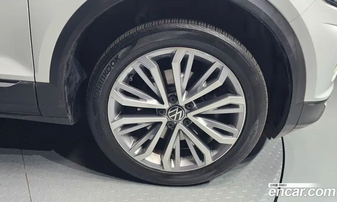 Volkswagen T-Roc 2021 2.0 Автомат в Москве № 383299, фото 5