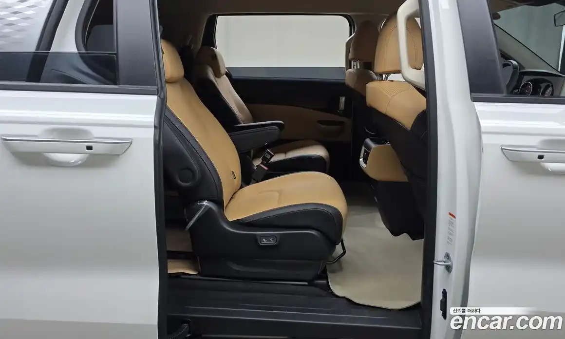 Kia Canival 2022 2.2 Автомат в Москве № 128458, фото 15