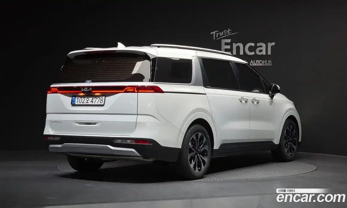 Kia Canival 2022 2.2 Автомат в Москве № 128458, фото 2