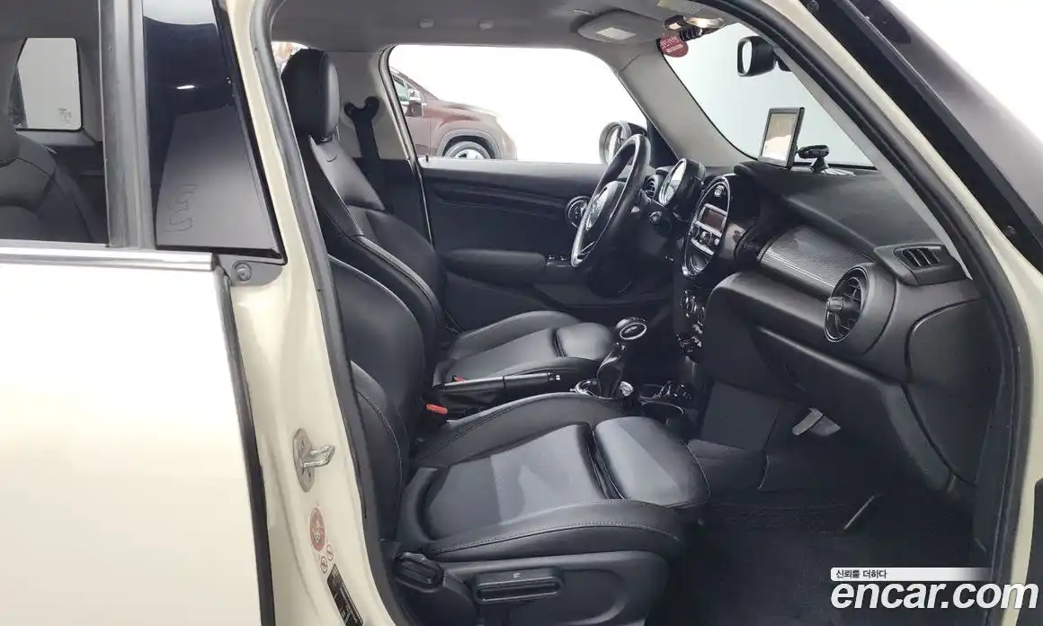 Mini Cooper 2015 1.5 Автомат в Москве № 139049, фото 14