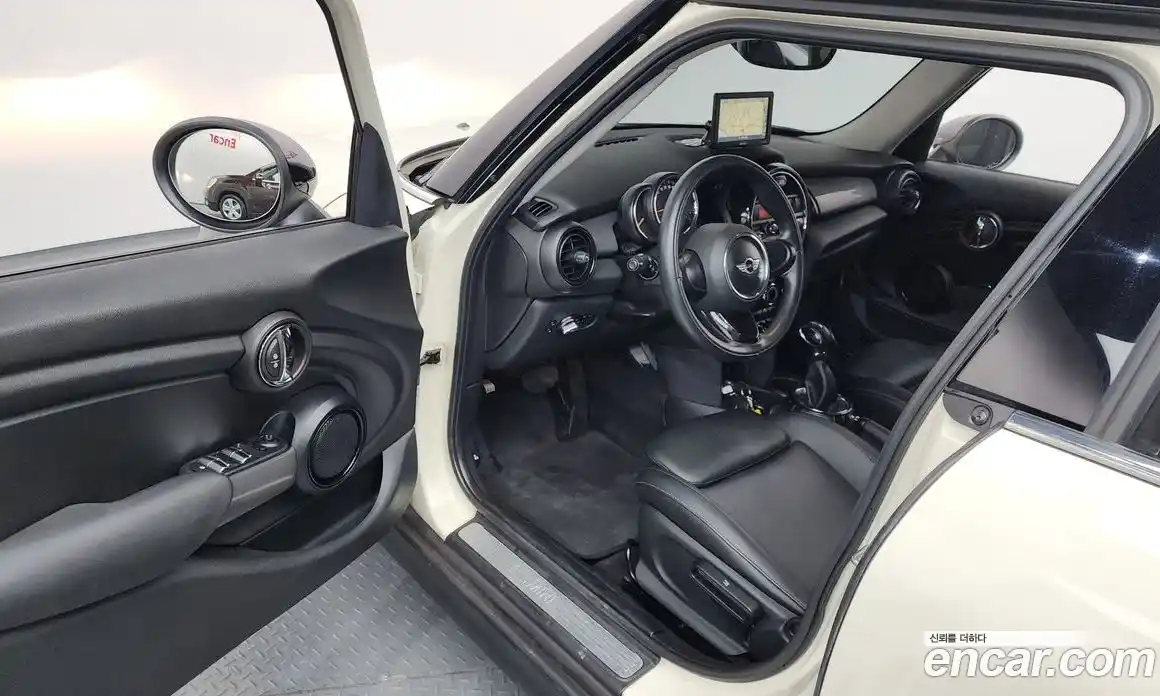 Mini Cooper 2015 1.5 Автомат в Москве № 139049, фото 16