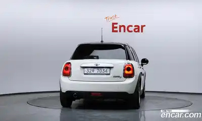 Mini Cooper 2015 1.5 Автомат в Москве № 139049, миниатюра 4