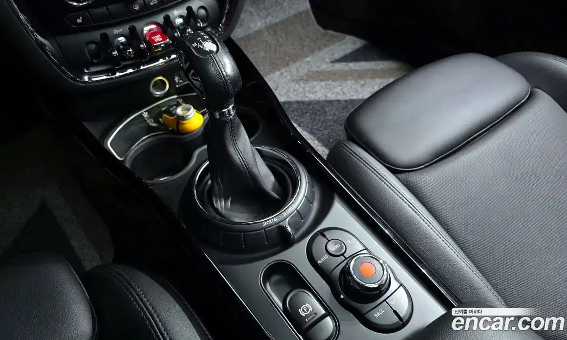 Mini Clubman 2016 2.0 Автомат в Москве № 139671, фото 9