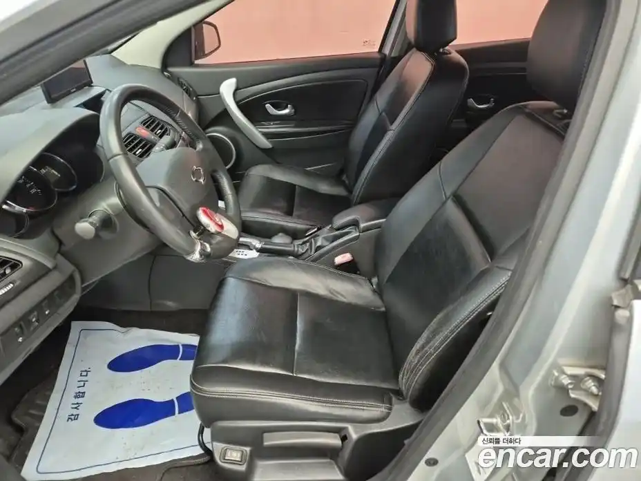 Renault SM3 2010 1.6 Автомат в Москве № 152669, фото 11