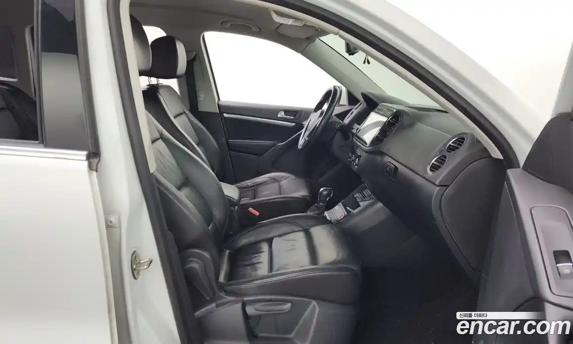 Volkswagen Tiguan 2015 2.0 Автомат в Москве № 155640, фото 11