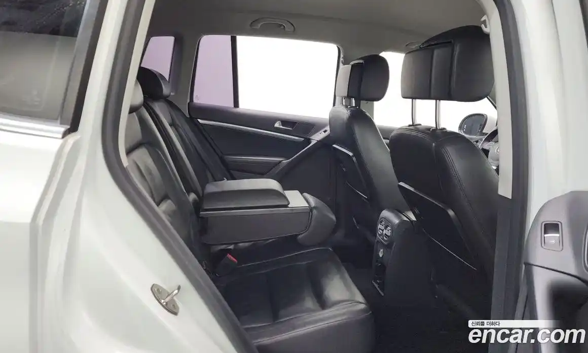 Volkswagen Tiguan 2015 2.0 Автомат в Москве № 155640, фото 12