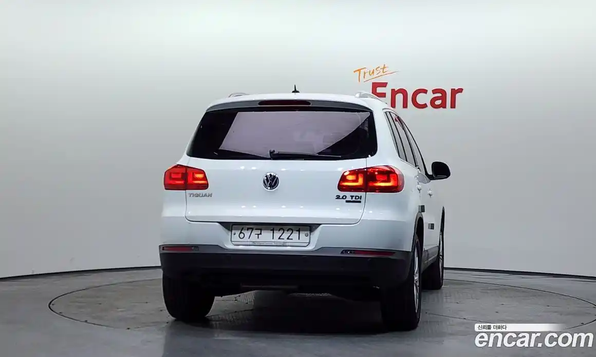 Volkswagen Tiguan 2015 2.0 Автомат в Москве № 155640, фото 4