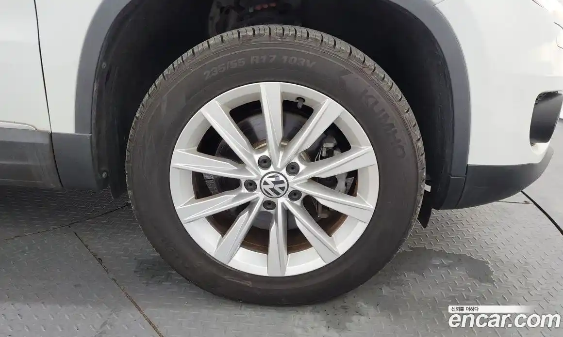 Volkswagen Tiguan 2015 2.0 Автомат в Москве № 155640, фото 5