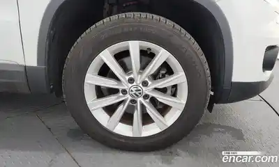 Volkswagen Tiguan 2015 2.0 Автомат в Москве № 155640, миниатюра 5