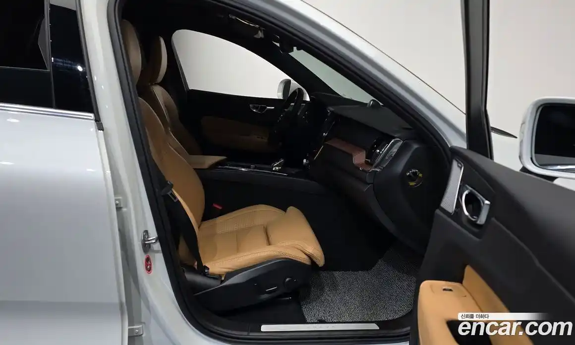 Volvo XC60 2025 2.0 Автомат в Москве № 164190, фото 15