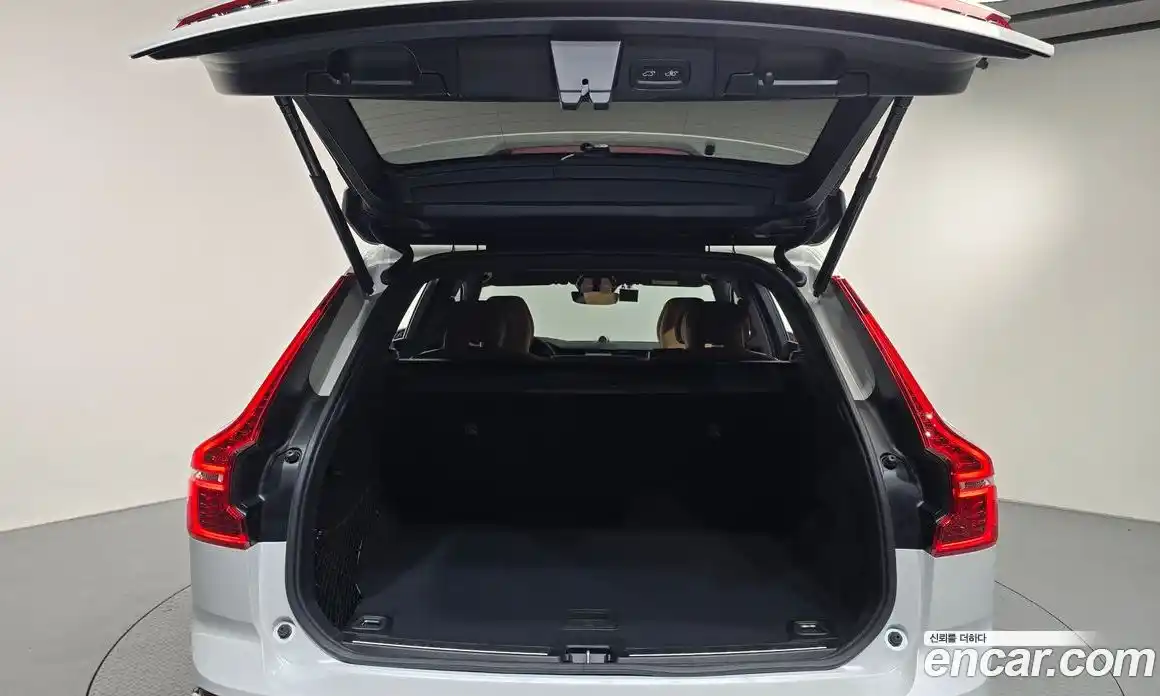 Volvo XC60 2025 2.0 Автомат в Москве № 164190, фото 4