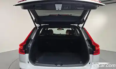 Volvo XC60 2025 2.0 Автомат в Москве № 164190, миниатюра 4