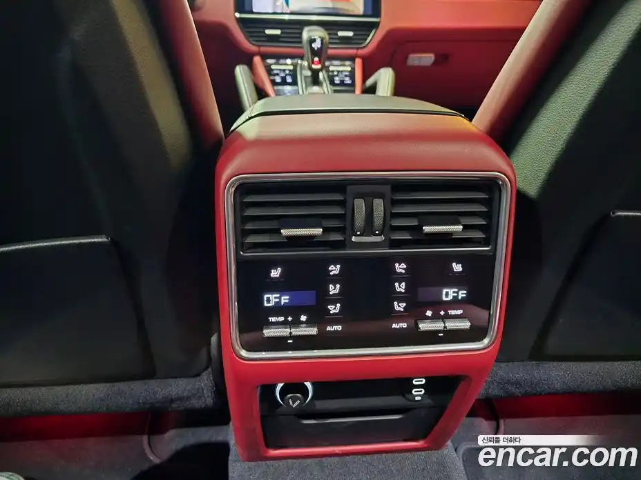 Porsche Cayenne 2023 3.0 Автомат в Москве № 165826, фото 12