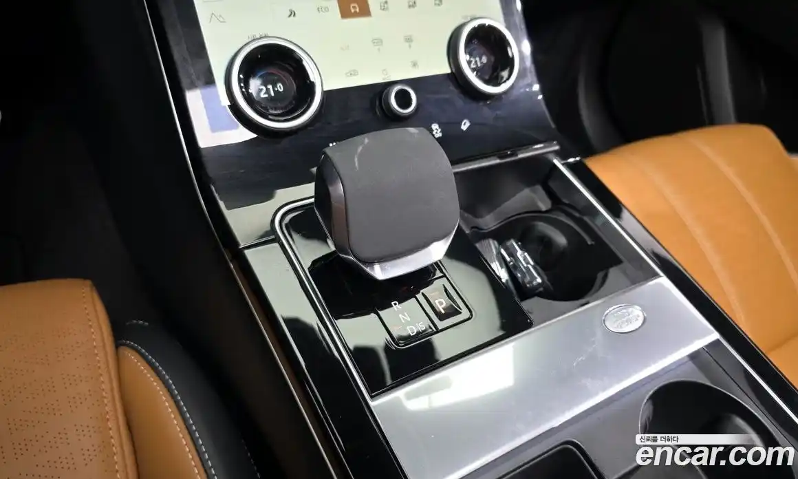 Land Rover Range-Rover Velar 2023 3.0 Автомат в Москве № 166085, фото 16