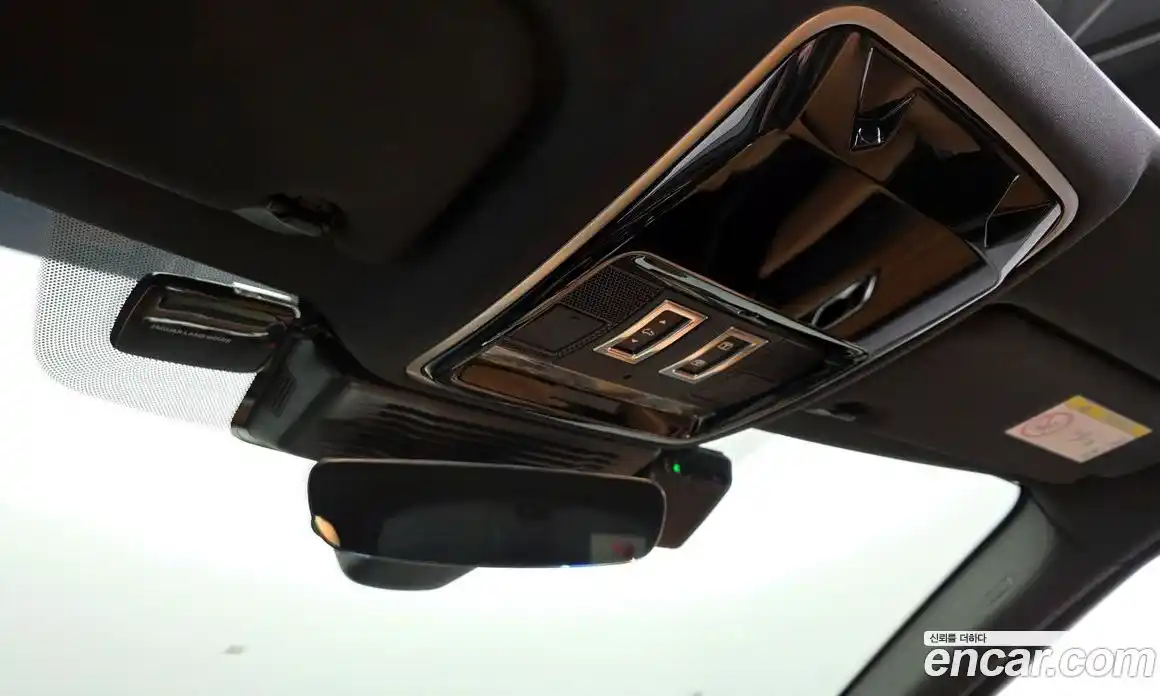 Land Rover Range-Rover Velar 2023 3.0 Автомат в Москве № 166085, фото 17