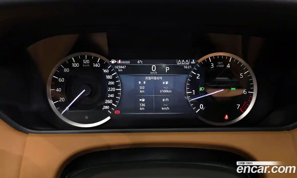 Land Rover Range-Rover Velar 2023 3.0 Автомат в Москве № 166085, фото 3