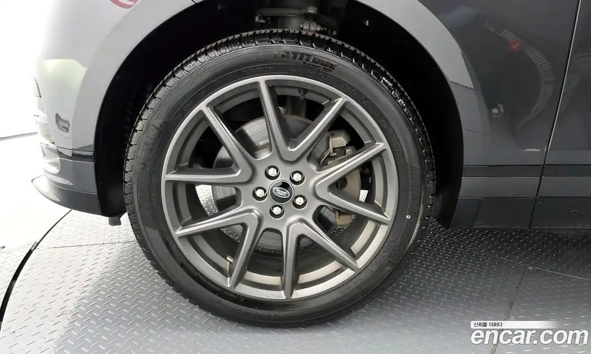 Land Rover Range-Rover Velar 2023 3.0 Автомат в Москве № 166085, фото 10