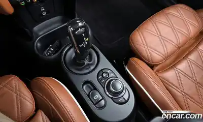 Mini Cooper Convertible 2022 2.0 Автомат в Москве № 167038, миниатюра 9