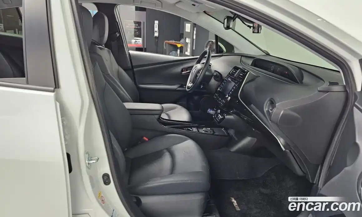 Toyota Prius 2021 1.8 Автомат в Москве № 170274, фото 12