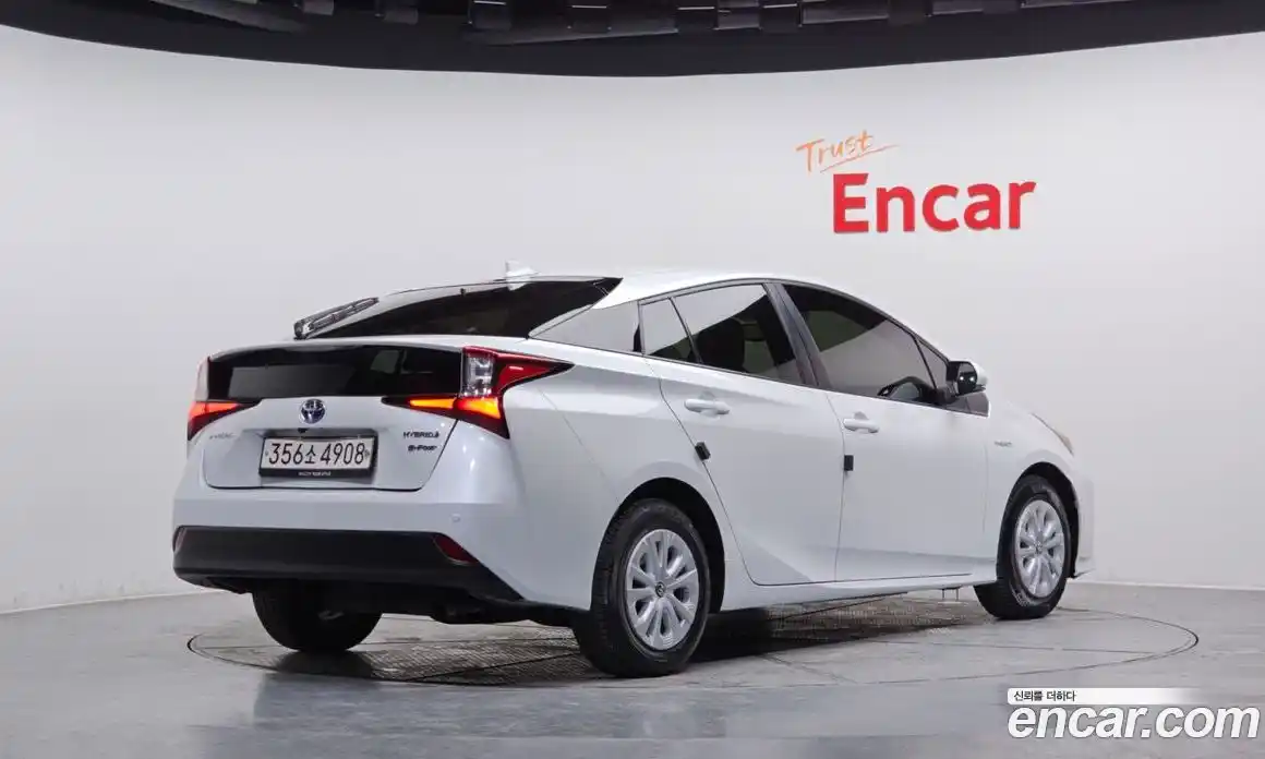 Toyota Prius 2021 1.8 Автомат в Москве № 170274, фото 5