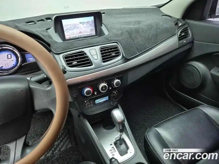 Renault SM3 2014 1.6 Автомат в Москве № 186347, фото 15