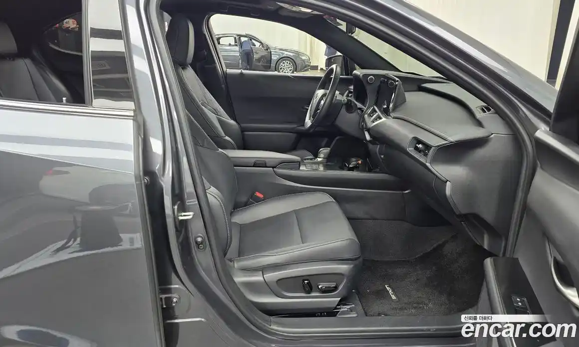 Lexus UX 2025 2.0 Автомат в Москве № 198727, фото 1