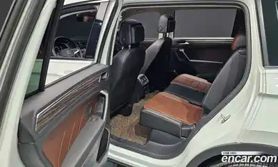 Volkswagen Tiguan 2023 2.0 Автомат в Москве № 198981, миниатюра 11