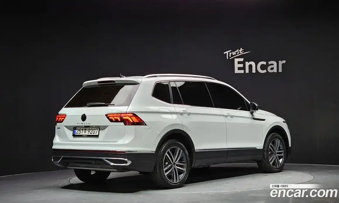 Volkswagen Tiguan 2023 2.0 Автомат в Москве № 198981, фото 7