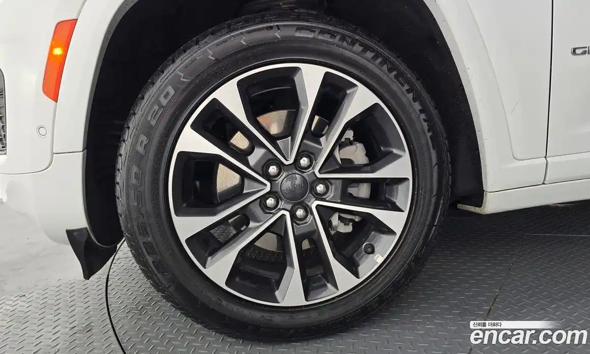 Jeep Cherokee 2023 3.6 Автомат в Москве № 199510, фото 4