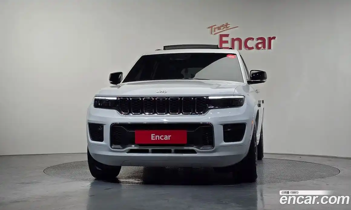 Jeep Cherokee 2023 3.6 Автомат в Москве № 199510, фото 9