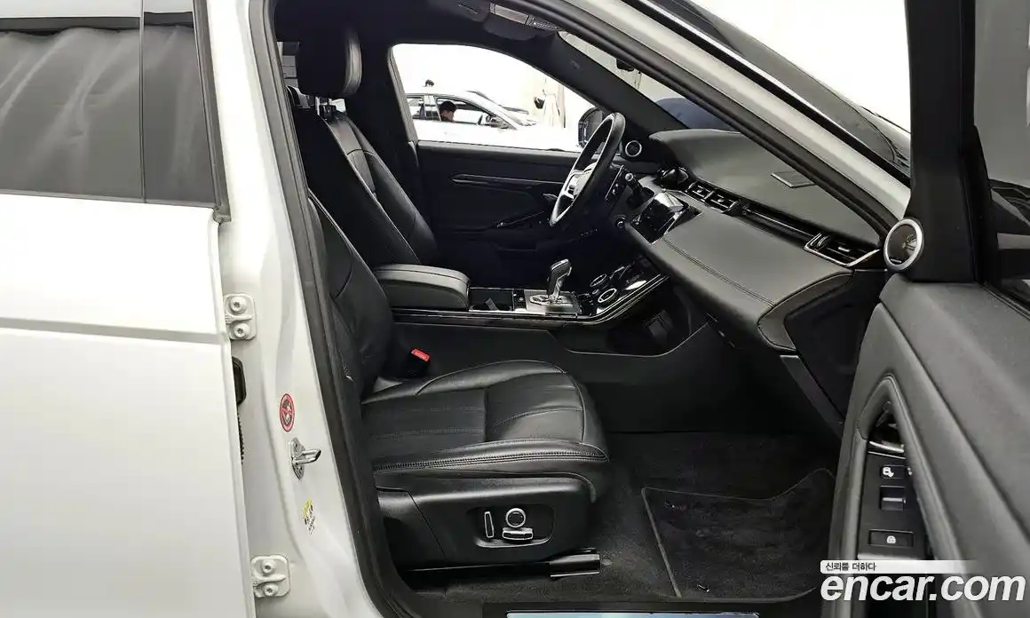 Land Rover Range-Rover Evoque 2021 2.0 Автомат в Москве № 213322, фото 14