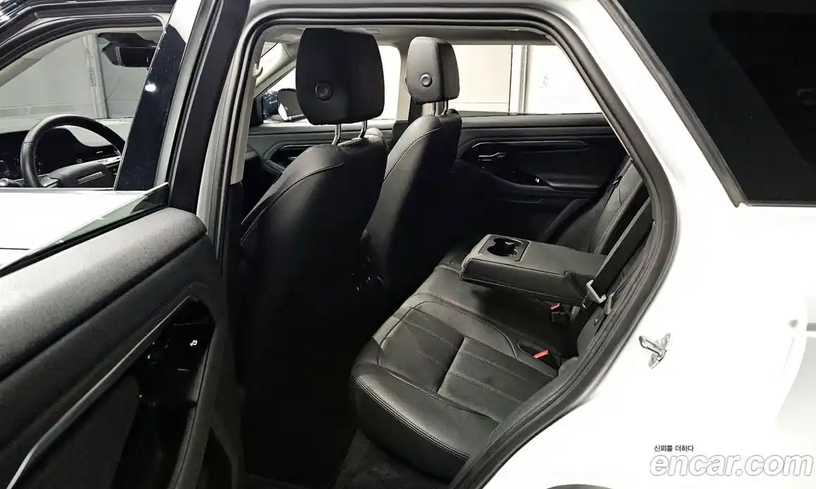 Land Rover Range-Rover Evoque 2022 2.0 Автомат в Москве № 213589, фото 4