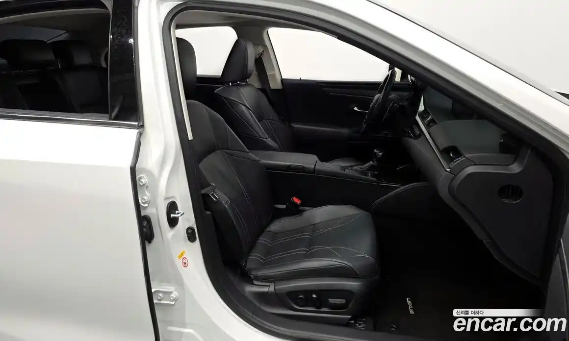 Lexus ES 2020 2.5 Автомат в Москве № 214665, фото 11