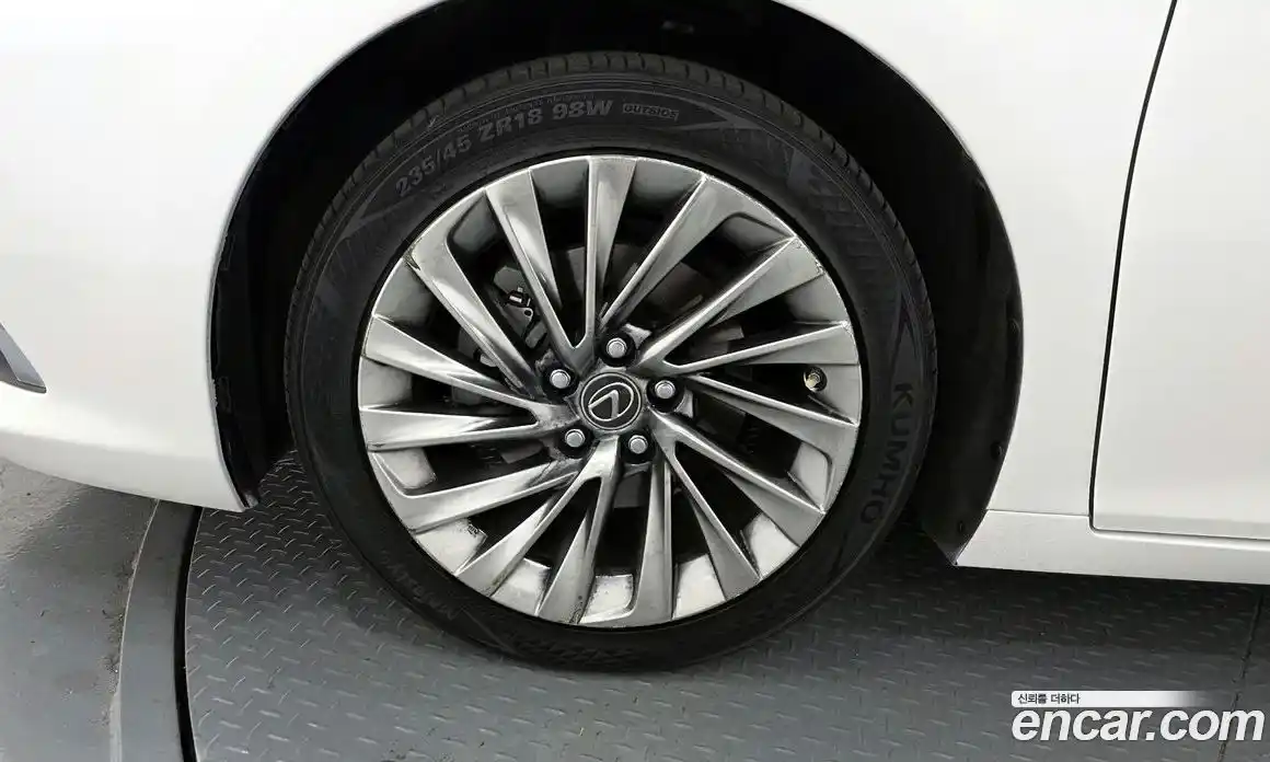 Lexus ES 2020 2.5 Автомат в Москве № 214665, фото 5