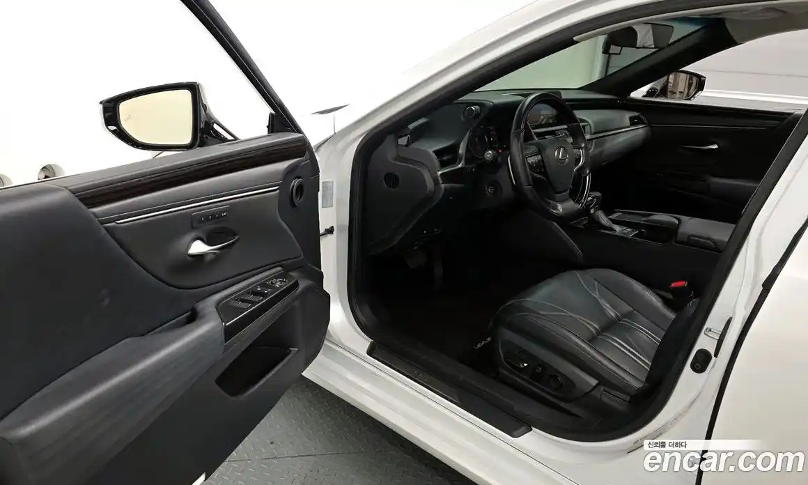 Lexus ES 2020 2.5 Автомат в Москве № 214665, фото 10